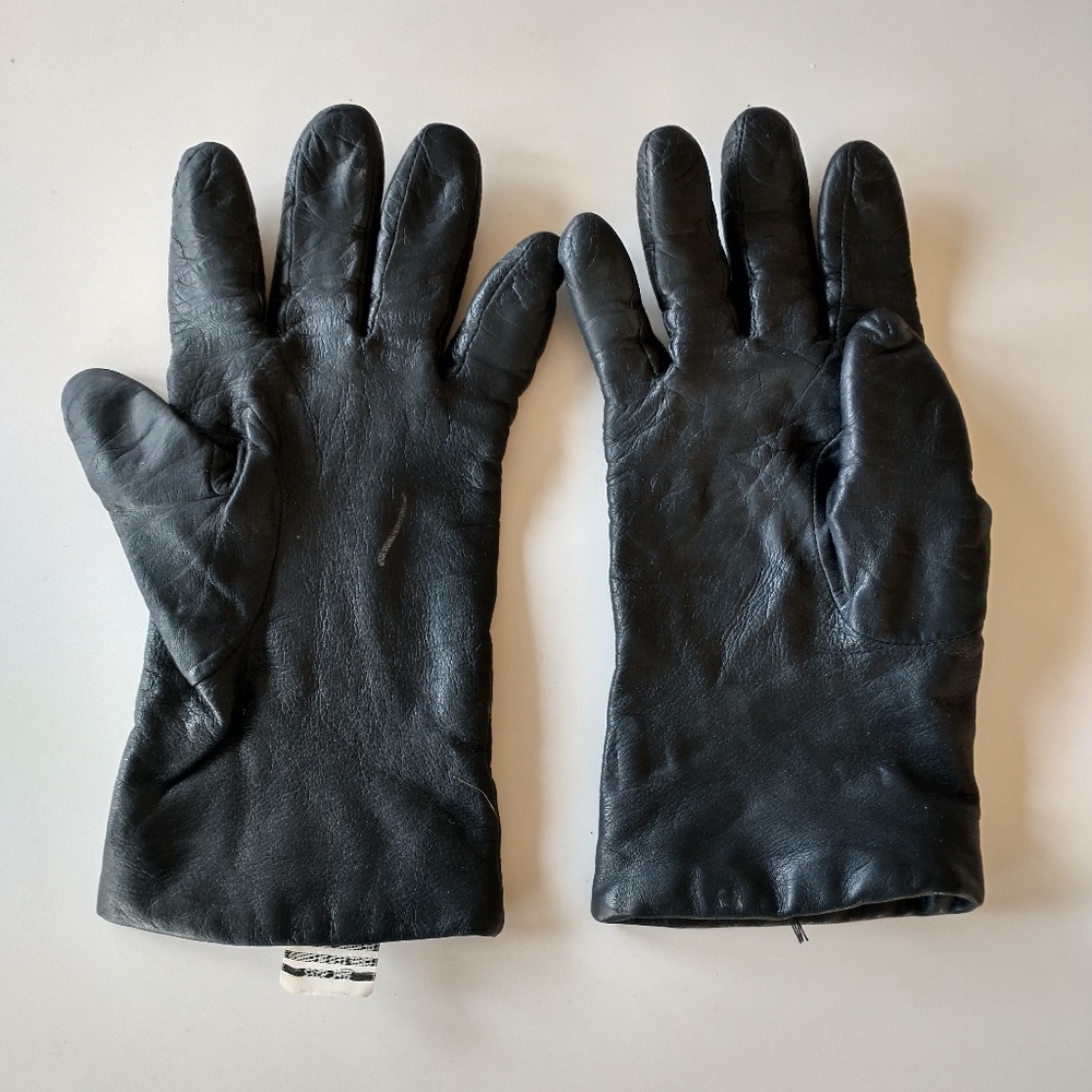 Leather gloves with cashmere lining